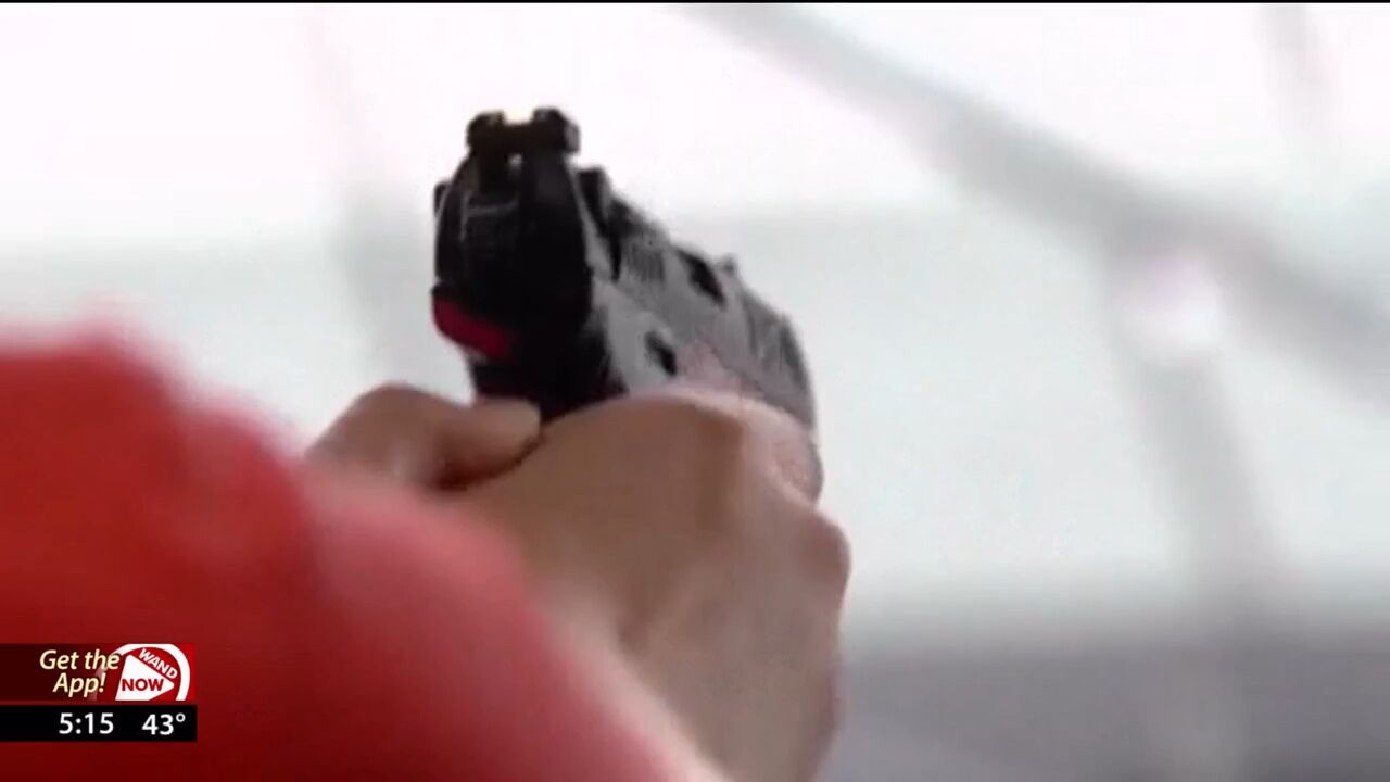 Illinois Republicans want to lower the age to get a FOID card